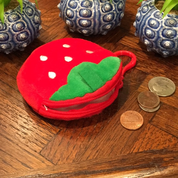 Strawberry Coin Purse - Picture 4 of 9